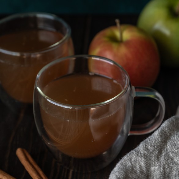 two glasses of hot spiced apple cider